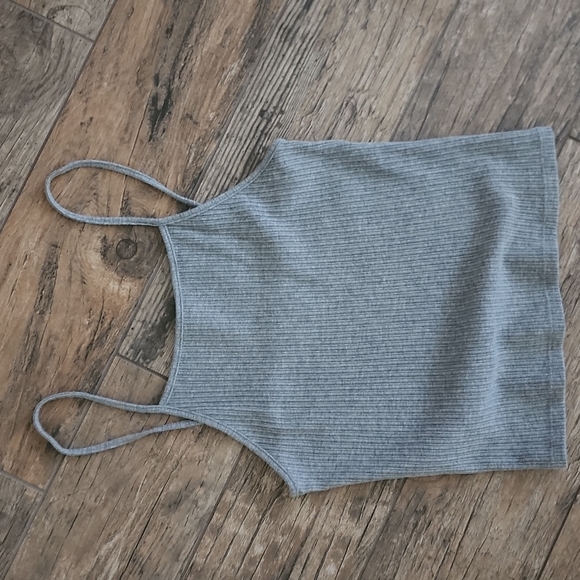 American Eagle lot of 4 tops small. One nwt - Picture 3 of 5